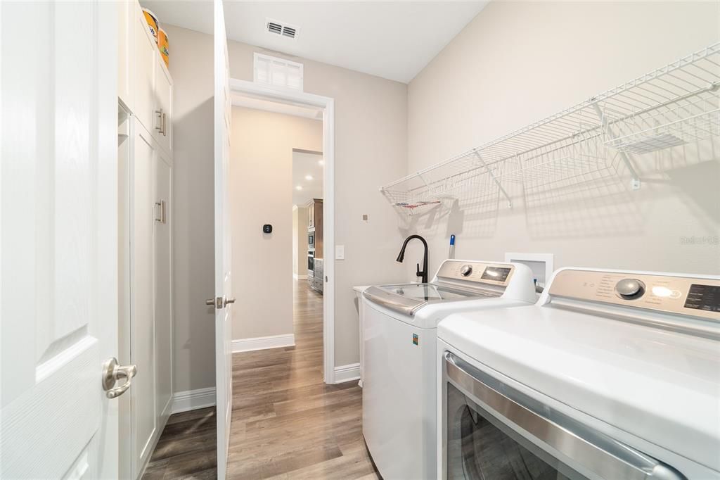 For Sale: $459,900 (2 beds, 2 baths, 2097 Square Feet)