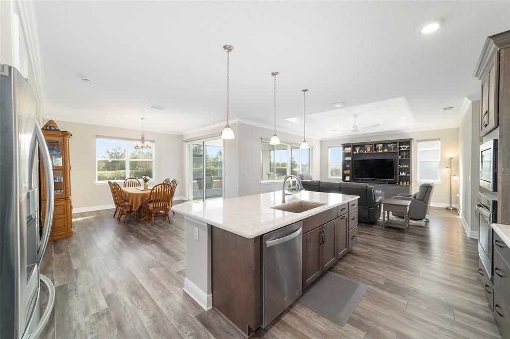 For Sale: $459,900 (2 beds, 2 baths, 2097 Square Feet)