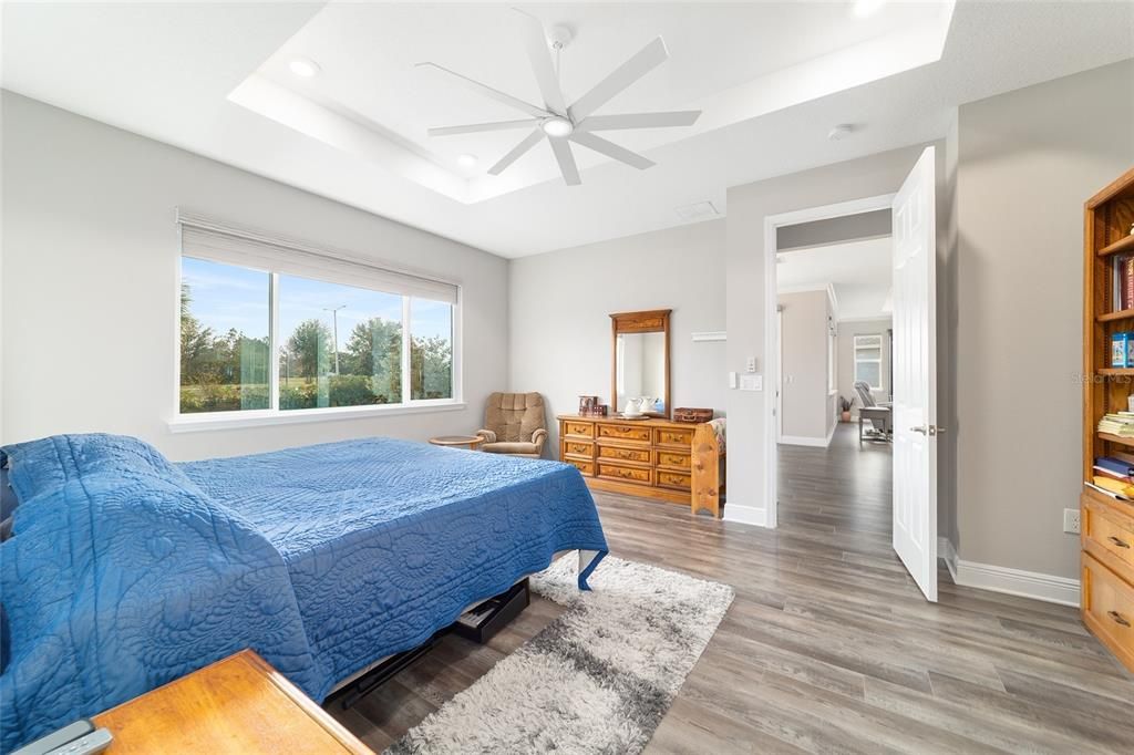 For Sale: $459,900 (2 beds, 2 baths, 2097 Square Feet)