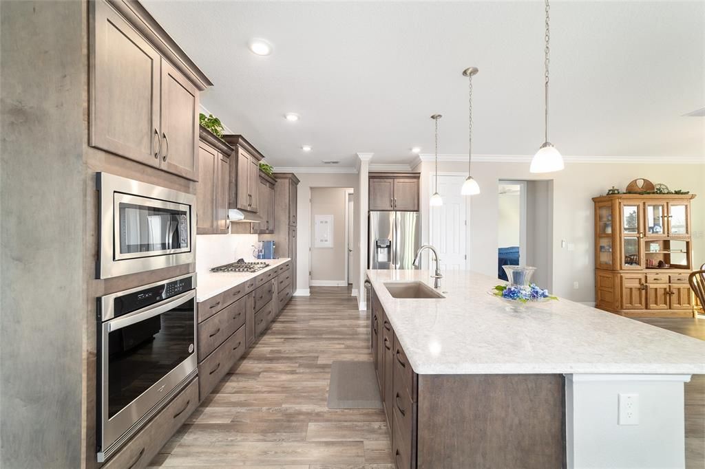 For Sale: $459,900 (2 beds, 2 baths, 2097 Square Feet)