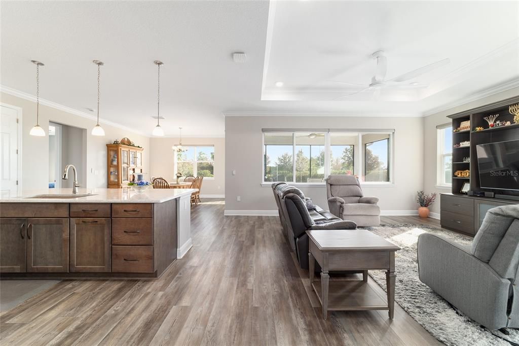 For Sale: $459,900 (2 beds, 2 baths, 2097 Square Feet)