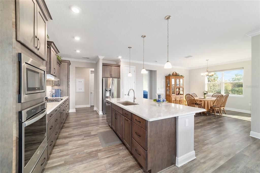 For Sale: $459,900 (2 beds, 2 baths, 2097 Square Feet)