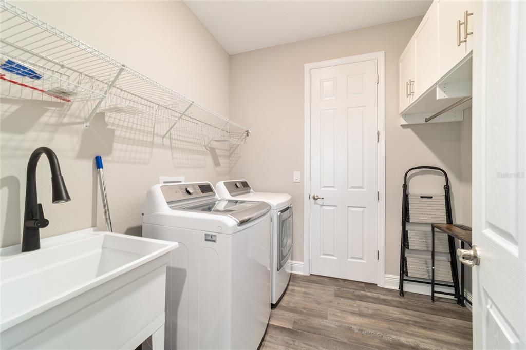 For Sale: $459,900 (2 beds, 2 baths, 2097 Square Feet)