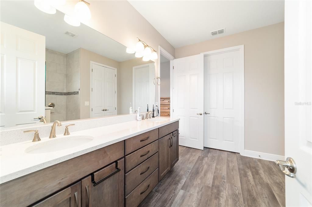 For Sale: $459,900 (2 beds, 2 baths, 2097 Square Feet)