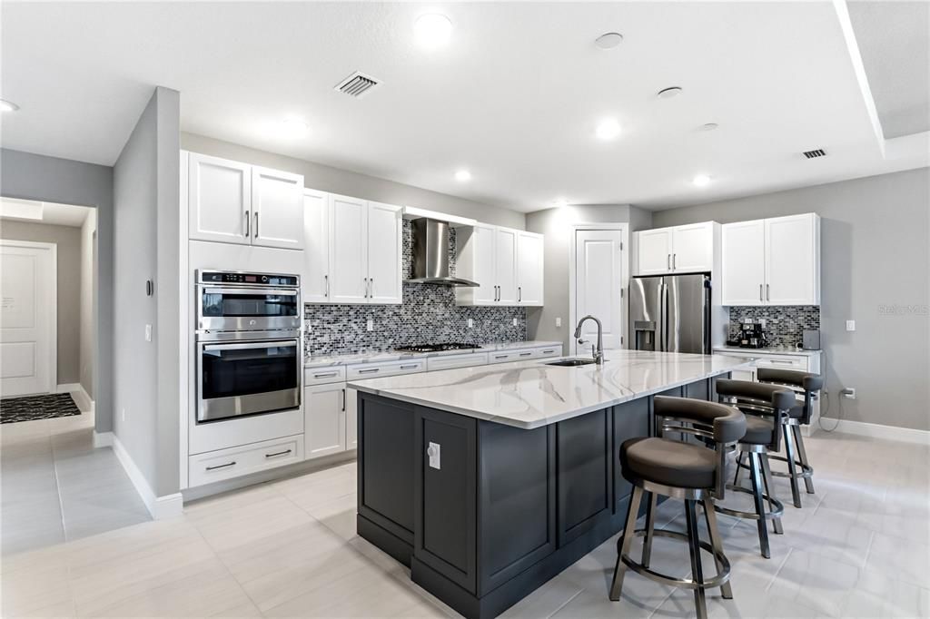 For Sale: $889,000 (3 beds, 3 baths, 2318 Square Feet)