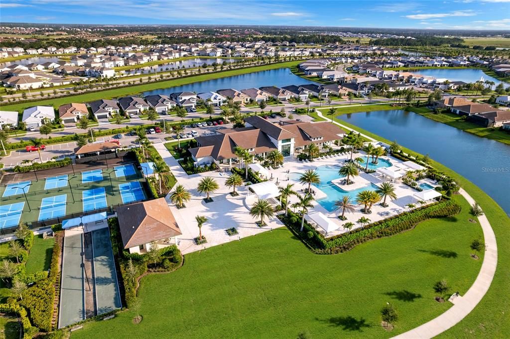 For Sale: $889,000 (3 beds, 3 baths, 2318 Square Feet)