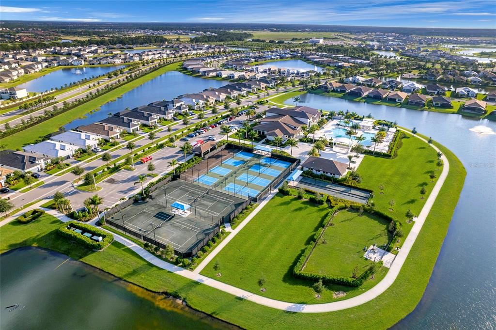 For Sale: $889,000 (3 beds, 3 baths, 2318 Square Feet)