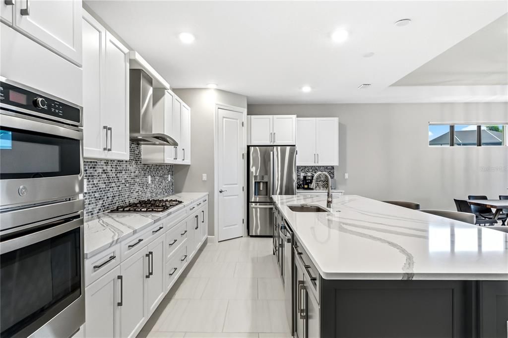 For Sale: $889,000 (3 beds, 3 baths, 2318 Square Feet)