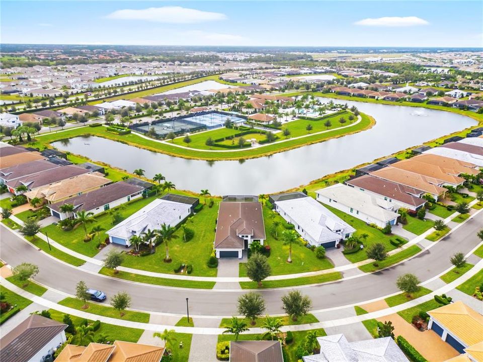 For Sale: $889,000 (3 beds, 3 baths, 2318 Square Feet)