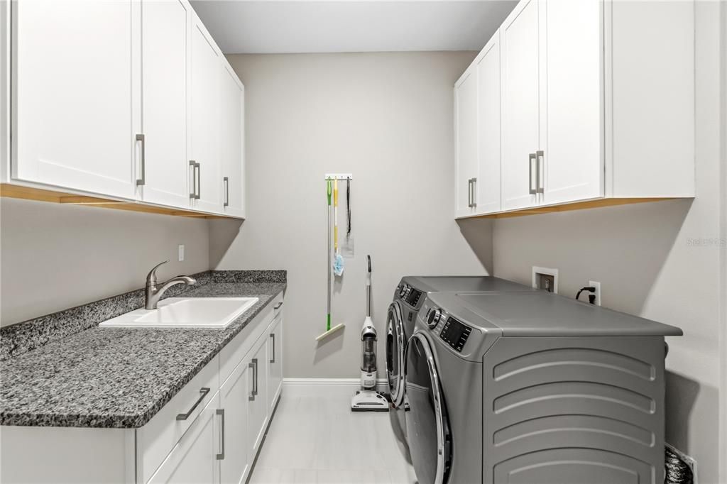 For Sale: $889,000 (3 beds, 3 baths, 2318 Square Feet)