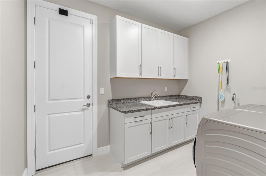 For Sale: $889,000 (3 beds, 3 baths, 2318 Square Feet)