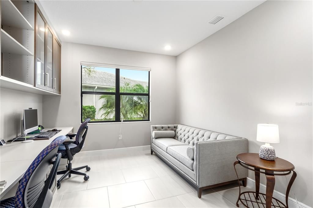 For Sale: $889,000 (3 beds, 3 baths, 2318 Square Feet)