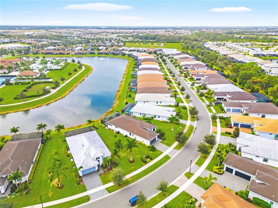 For Sale: $889,000 (3 beds, 3 baths, 2318 Square Feet)