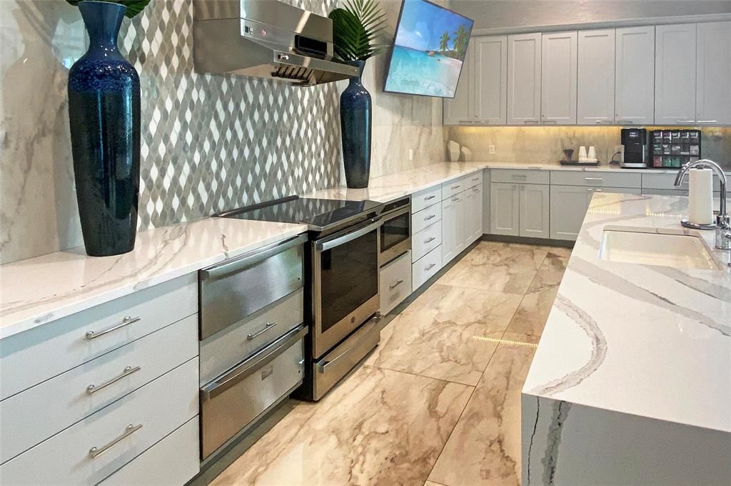 For Sale: $889,000 (3 beds, 3 baths, 2318 Square Feet)