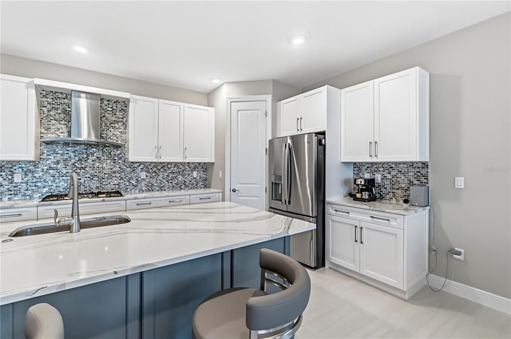 For Sale: $889,000 (3 beds, 3 baths, 2318 Square Feet)