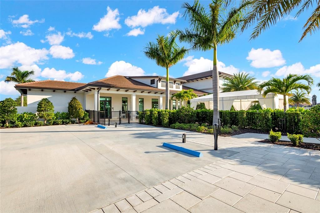 For Sale: $889,000 (3 beds, 3 baths, 2318 Square Feet)