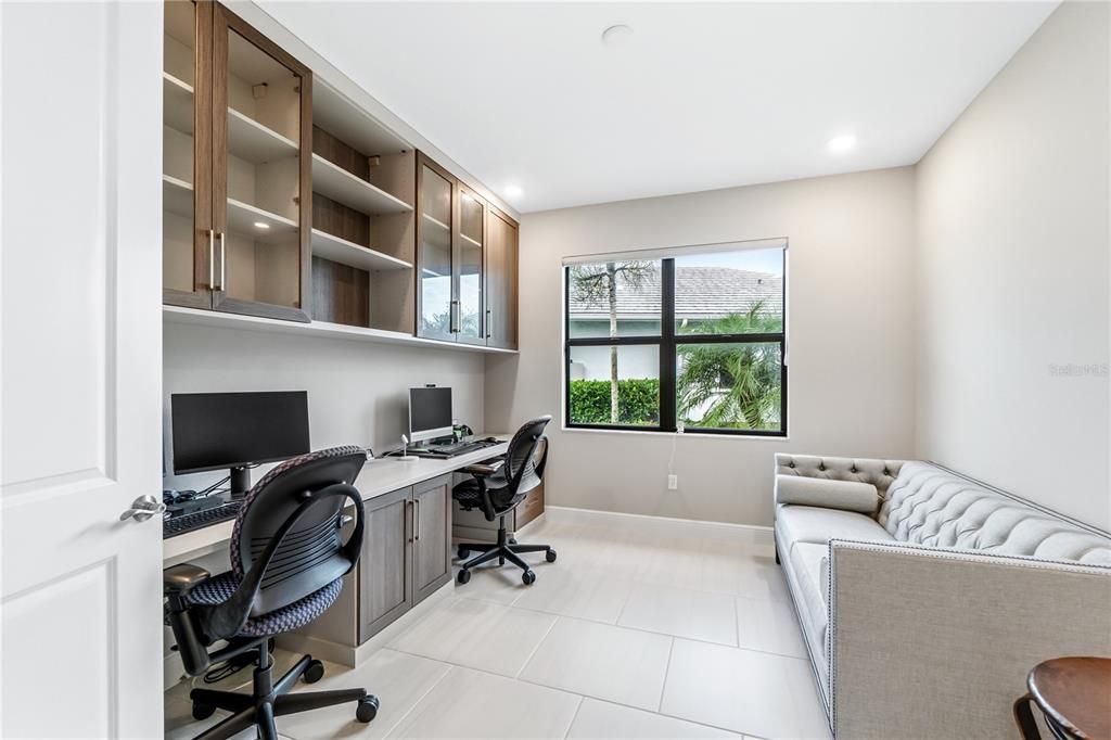 For Sale: $889,000 (3 beds, 3 baths, 2318 Square Feet)