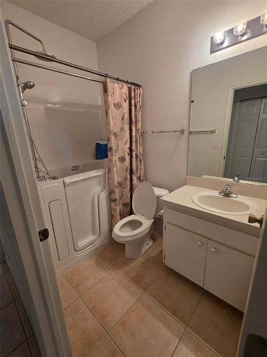 For Sale: $197,000 (2 beds, 2 baths, 1235 Square Feet)