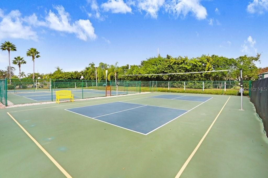 For Sale: $197,000 (2 beds, 2 baths, 1235 Square Feet)