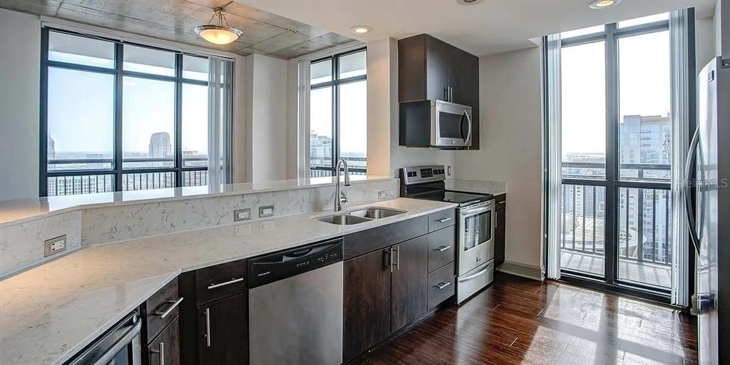 For Rent: $4,800 (3 beds, 3 baths, 2056 Square Feet)