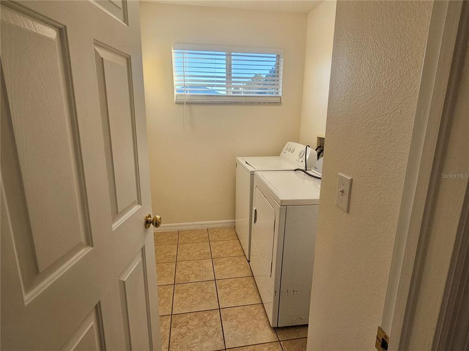 En Venta: $415,900 (4 camas, 2 baños, 2366 Pies cuadrados)