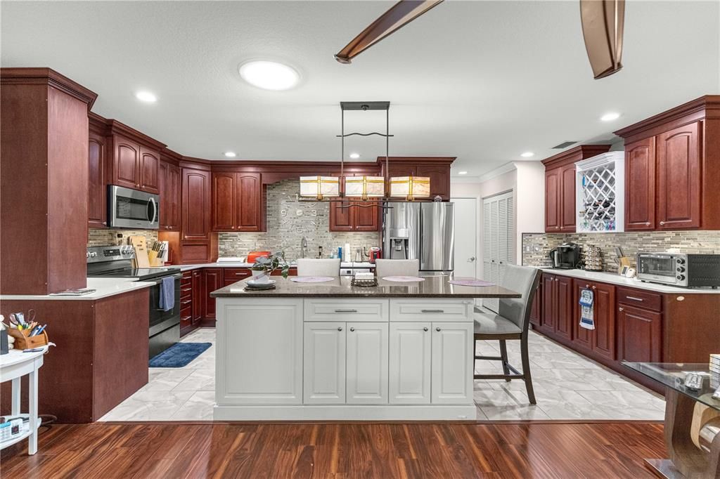 待售: $249,000 (2 贝兹, 2 浴室, 1688 平方英尺)