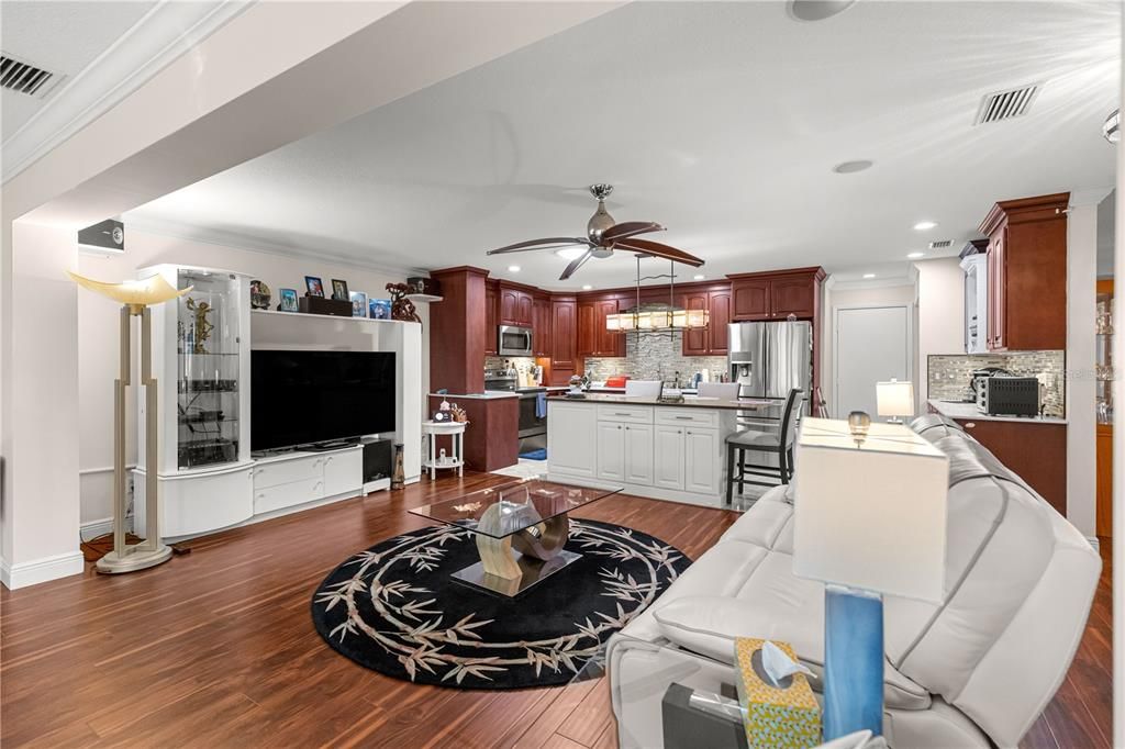 待售: $249,000 (2 贝兹, 2 浴室, 1688 平方英尺)