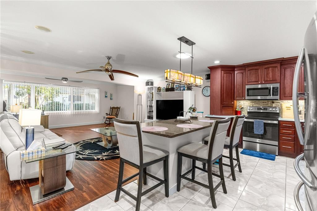 待售: $249,000 (2 贝兹, 2 浴室, 1688 平方英尺)