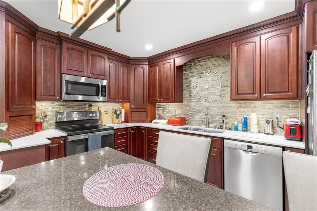 待售: $249,000 (2 贝兹, 2 浴室, 1688 平方英尺)