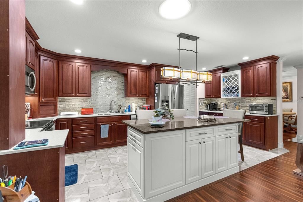 待售: $249,000 (2 贝兹, 2 浴室, 1688 平方英尺)