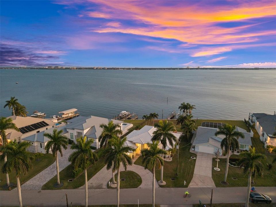 En Venta: $1,750,000 (3 camas, 2 baños, 2276 Pies cuadrados)