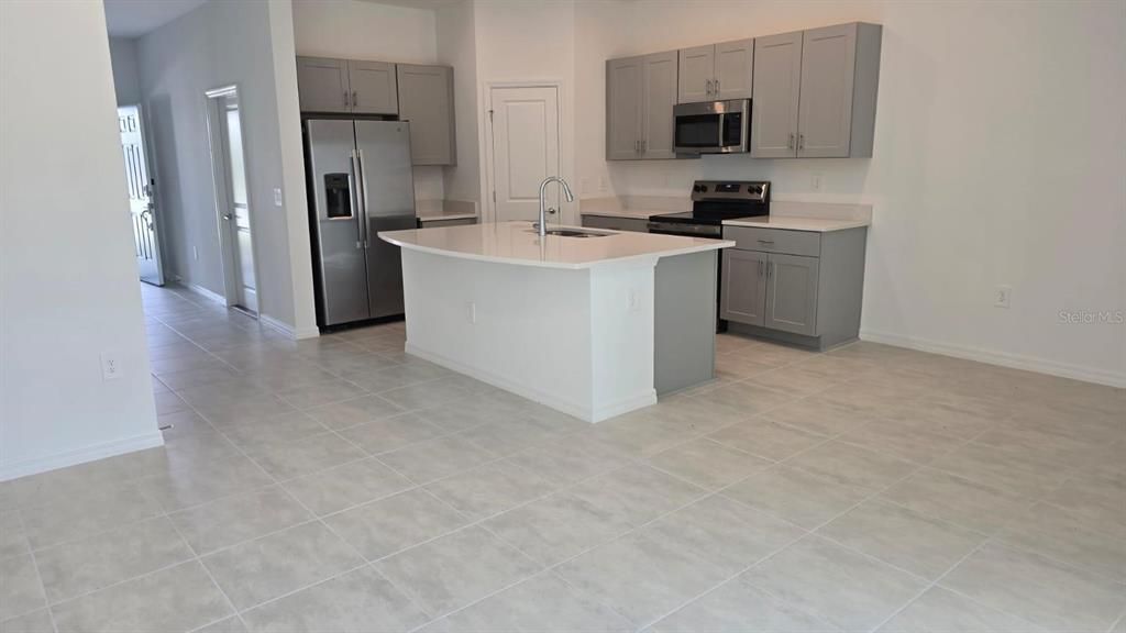 For Rent: $2,100 (3 beds, 2 baths, 1854 Square Feet)