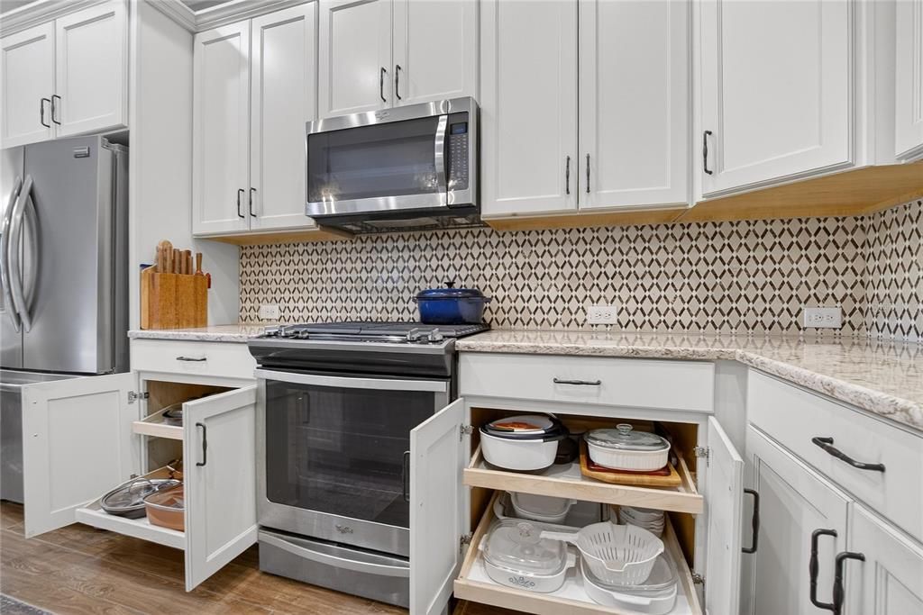 For Sale: $399,900 (2 beds, 2 baths, 1592 Square Feet)