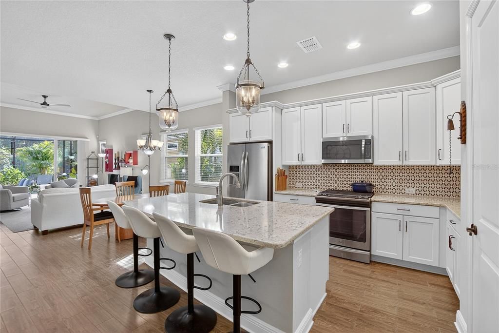 For Sale: $399,900 (2 beds, 2 baths, 1592 Square Feet)