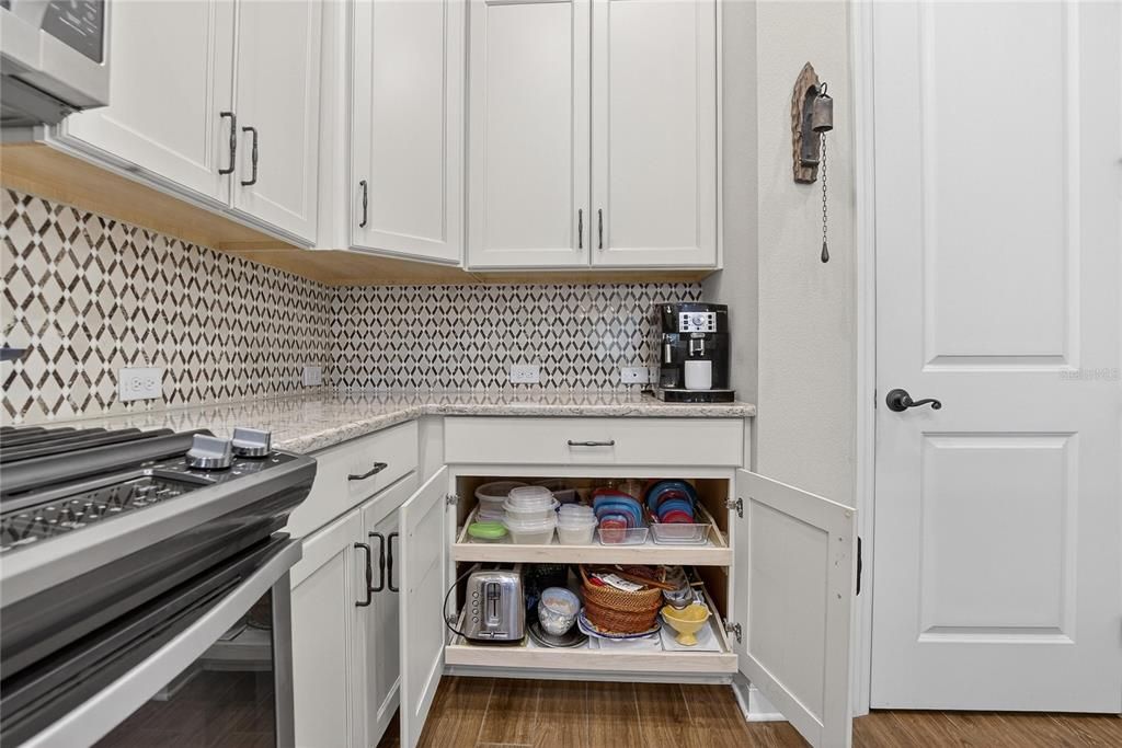 На продажу: $399,900 (2 спален, 2 ванн, 1592 Квадратных фут)