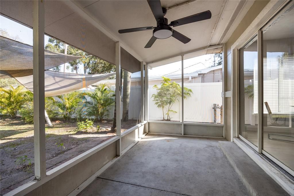 出租: $2,500 (2 贝兹, 1 浴室, 822 平方英尺)