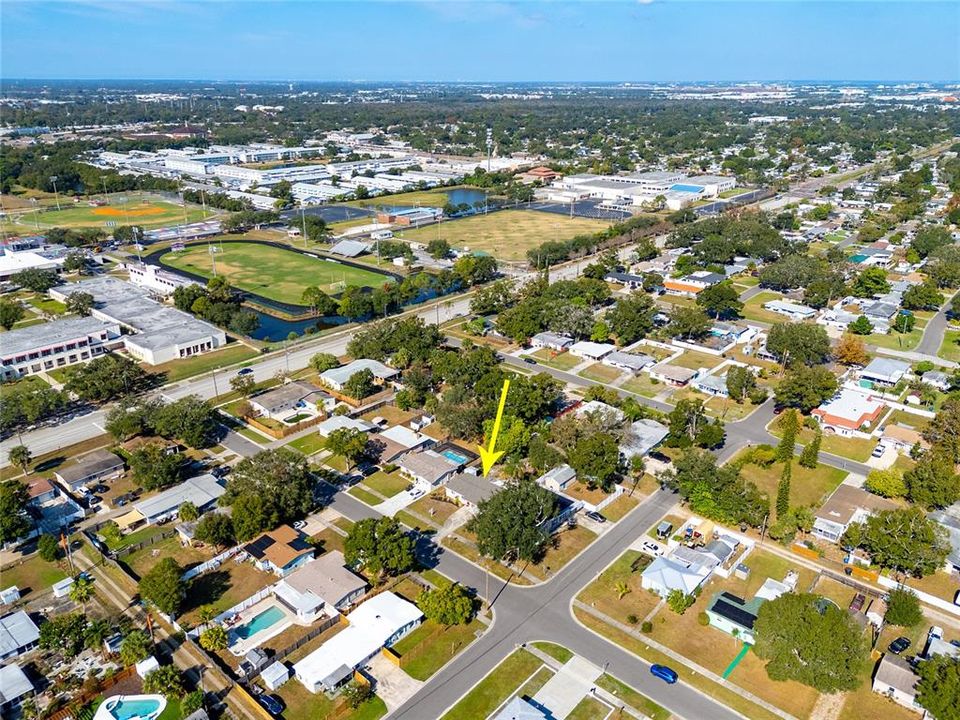 出租: $2,500 (2 贝兹, 1 浴室, 822 平方英尺)