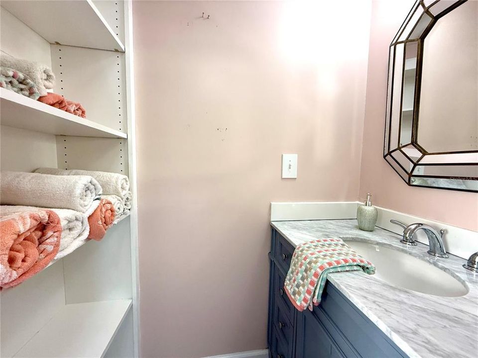 待售: $175,000 (2 贝兹, 2 浴室, 732 平方英尺)