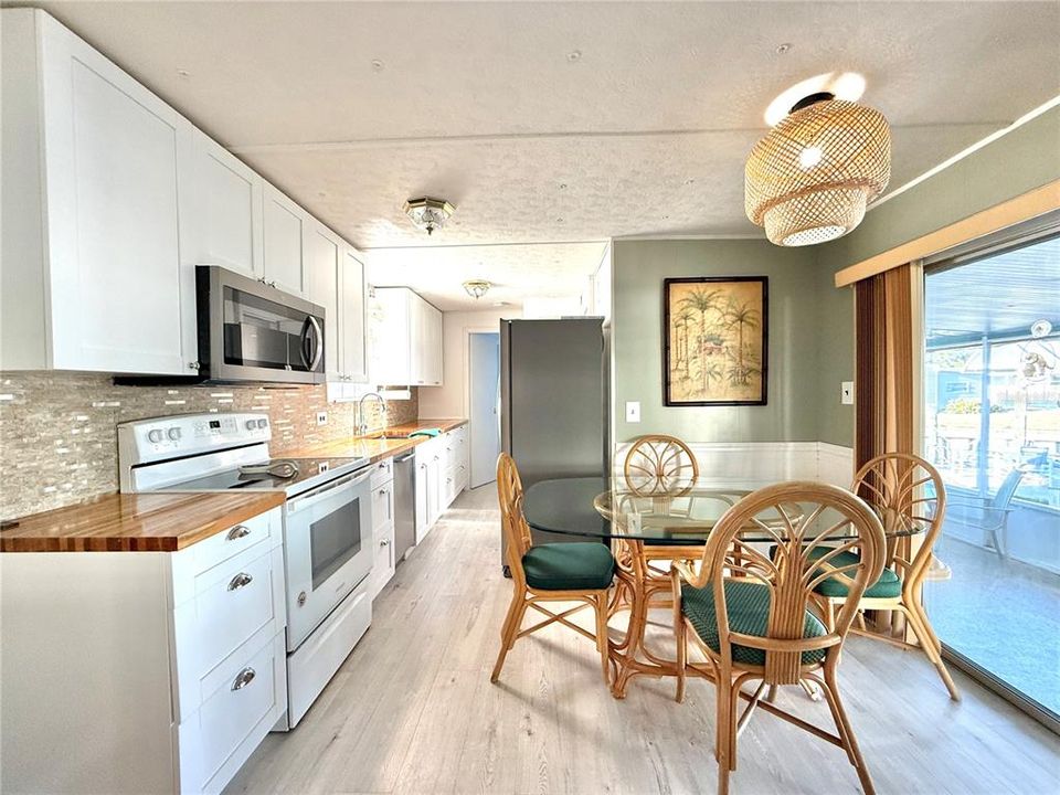 待售: $175,000 (2 贝兹, 2 浴室, 732 平方英尺)