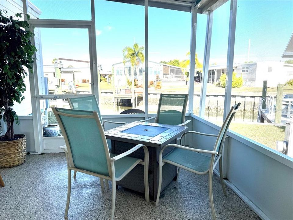 待售: $175,000 (2 贝兹, 2 浴室, 732 平方英尺)