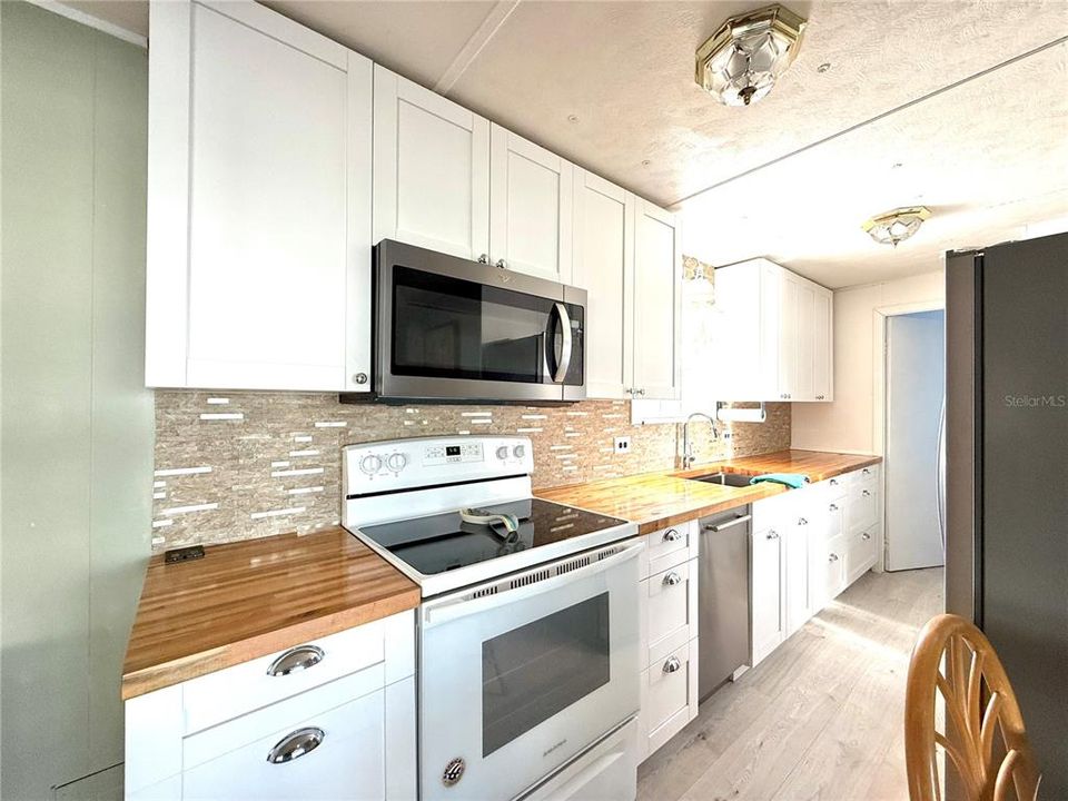 待售: $175,000 (2 贝兹, 2 浴室, 732 平方英尺)