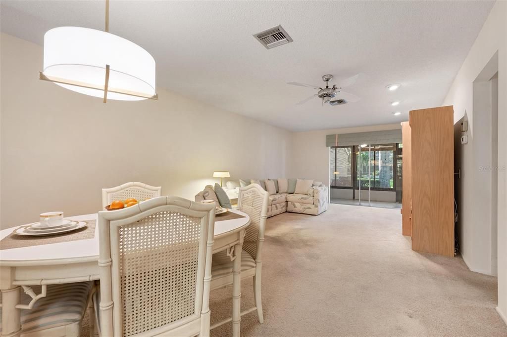 На продажу: $150,000 (2 спален, 2 ванн, 1110 Квадратных фут)