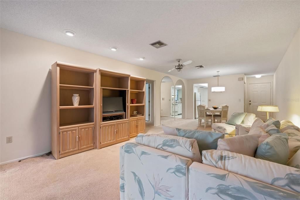 На продажу: $150,000 (2 спален, 2 ванн, 1110 Квадратных фут)