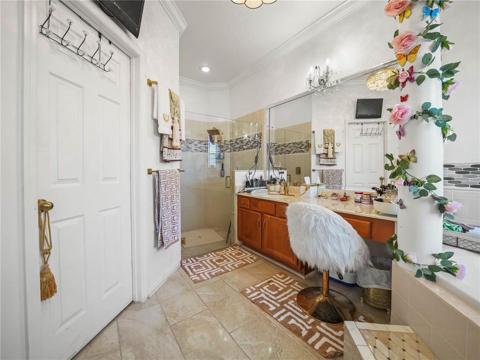 En Venta: $825,000 (5 camas, 4 baños, 3516 Pies cuadrados)