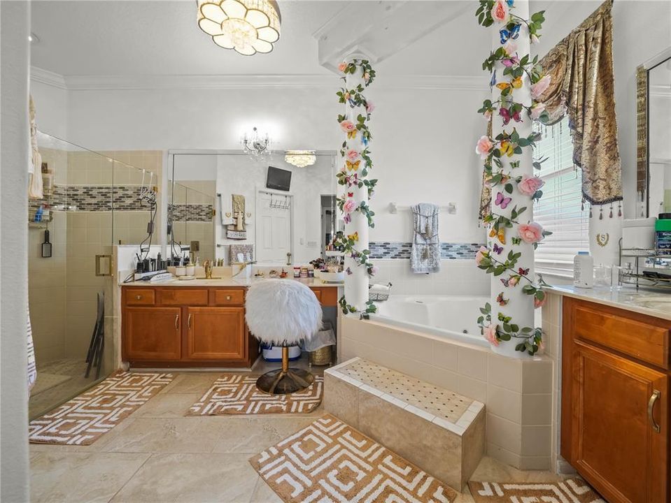 En Venta: $825,000 (5 camas, 4 baños, 3516 Pies cuadrados)