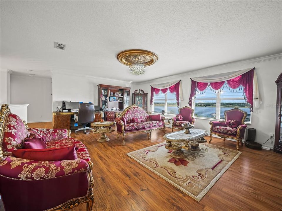 En Venta: $825,000 (5 camas, 4 baños, 3516 Pies cuadrados)