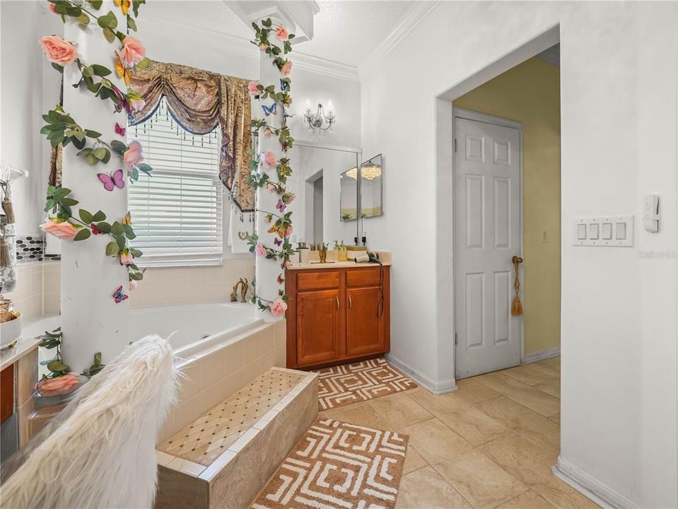 En Venta: $825,000 (5 camas, 4 baños, 3516 Pies cuadrados)