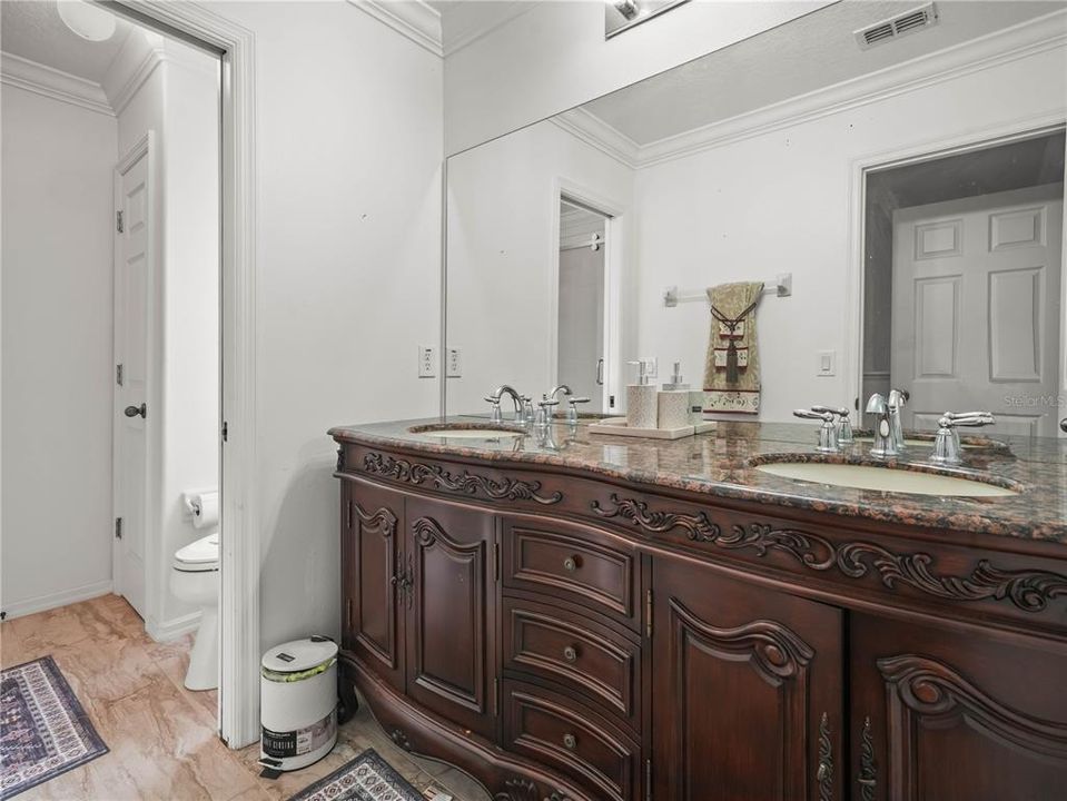 En Venta: $825,000 (5 camas, 4 baños, 3516 Pies cuadrados)