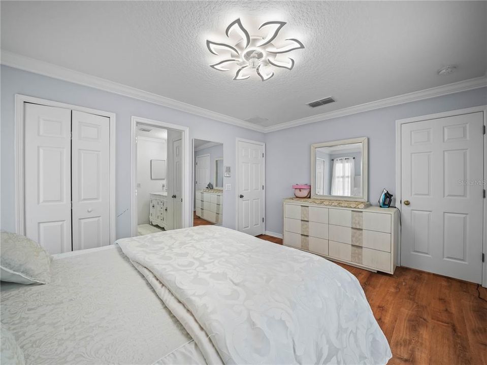 En Venta: $825,000 (5 camas, 4 baños, 3516 Pies cuadrados)