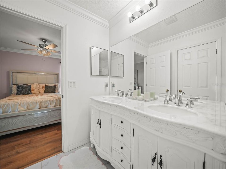 En Venta: $825,000 (5 camas, 4 baños, 3516 Pies cuadrados)